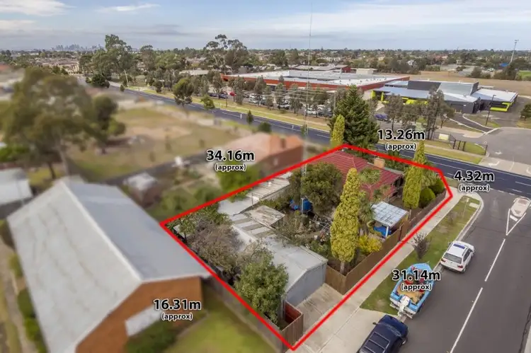 77 Suffolk Road, Sunshine North VIC 3020