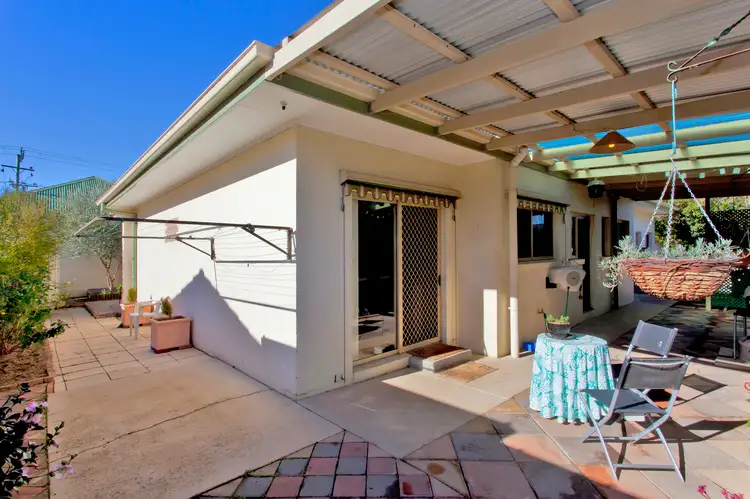 2/577 Webb Street, Lavington NSW 2641