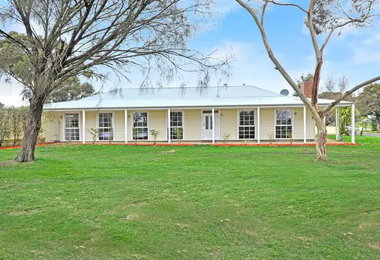 1 Madden Road, Cardigan Village VIC 3352