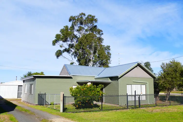 2 Fitzroy Street, Stratford VIC 3862