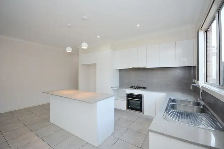 Second view of Homely house listing, 7 Violet Place, Craigieburn VIC 3064