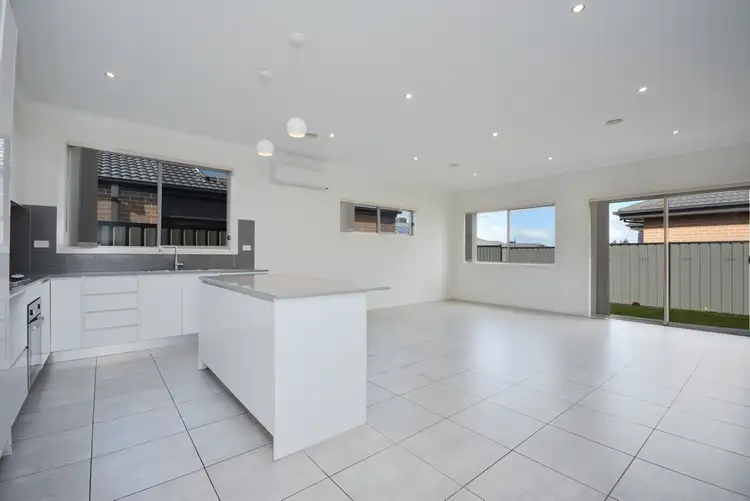 Fourth view of Homely house listing, 7 Violet Place, Craigieburn VIC 3064