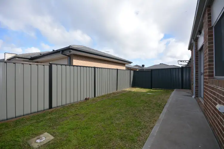 Fifth view of Homely house listing, 7 Violet Place, Craigieburn VIC 3064