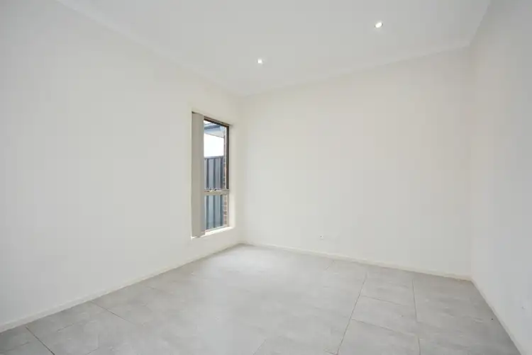 Seventh view of Homely house listing, 7 Violet Place, Craigieburn VIC 3064
