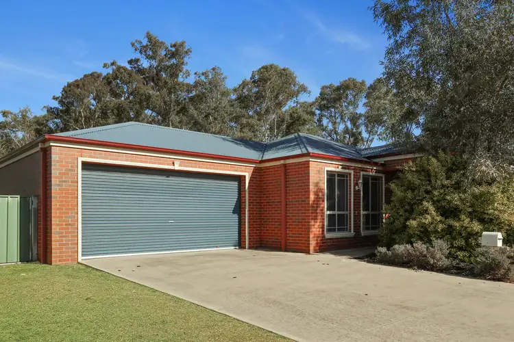 Second view of Homely house listing, 5 Jade Court, Kangaroo Flat VIC 3555