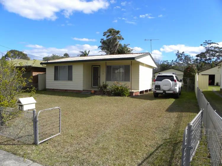 43 Lyons Rd, Sussex Inlet NSW 2540