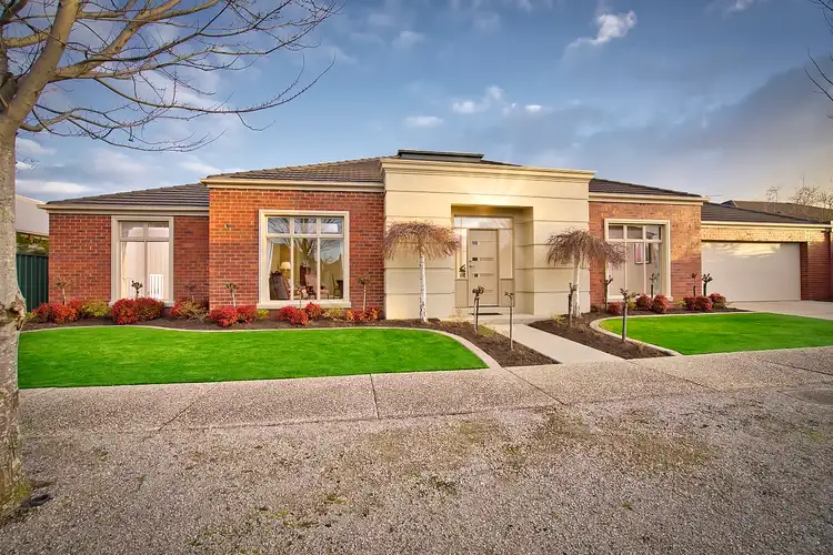 39 St Helens Avenue, Lake Gardens VIC 3355