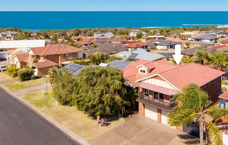 4 Ebbtide Avenue, Caves Beach NSW 2281