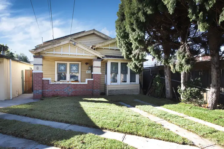 8 Oscar Street, Seddon VIC 3011