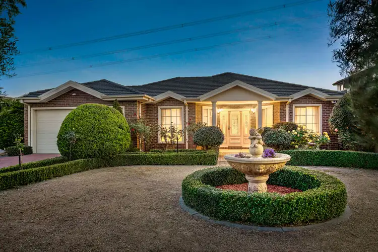 9 Hailey Court, Taylors Lakes VIC 3038