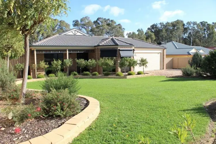 25 Pioneer Drive, Maiden Gully VIC 3551
