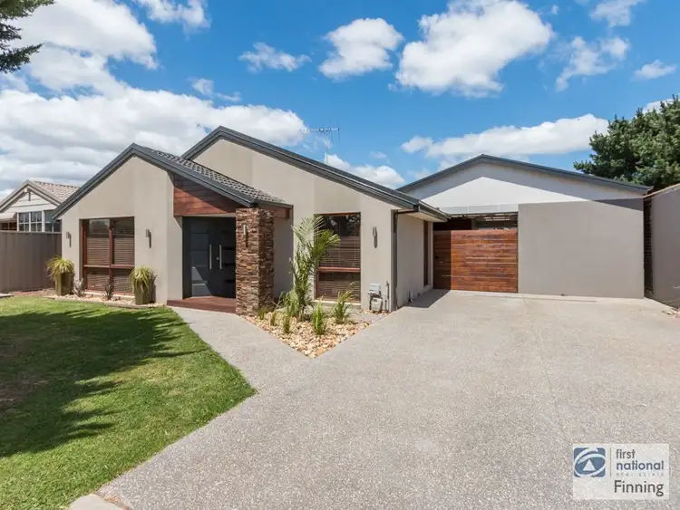 8 Balook Court, Cranbourne North VIC 3977