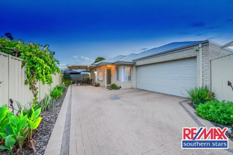 9a Barnsley Street, Queens Park WA 6107