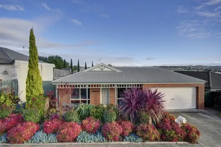 74 Rossack Drive, Waurn Ponds VIC 3216