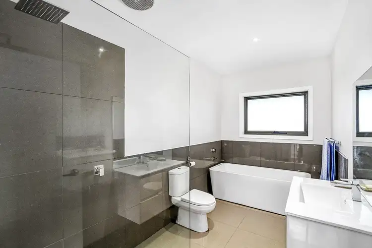 Fifth view of Homely house listing, 18 Pinetree Court, Seaspray VIC 3851