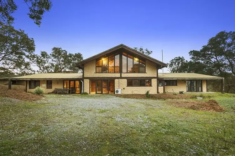 4 Camelot Close, Research VIC 3095