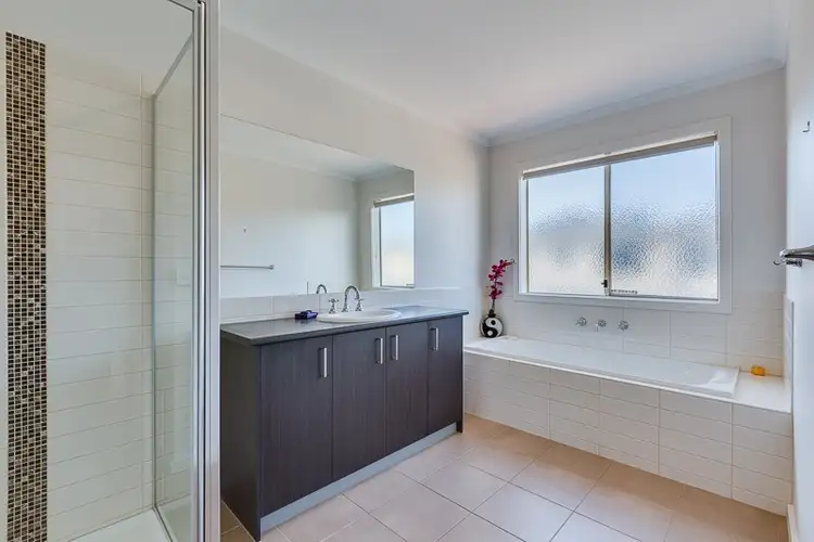 Sixth view of Homely house listing, 18 David Circuit, Hillside VIC 3037