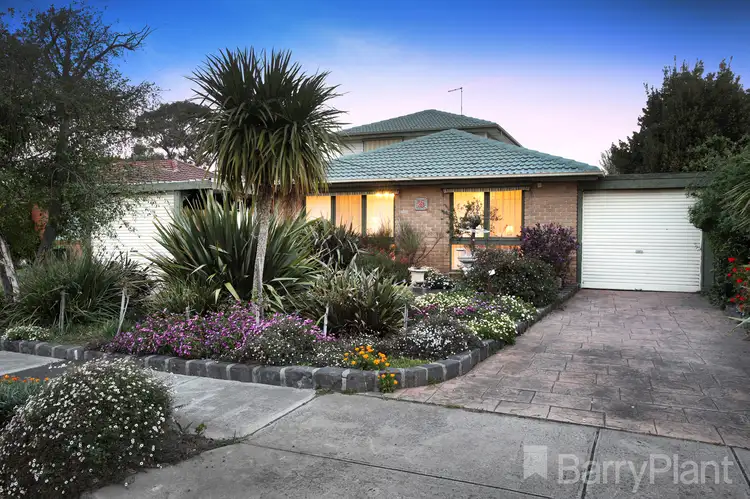 4 Clarke Drive, Gladstone Park VIC 3043
