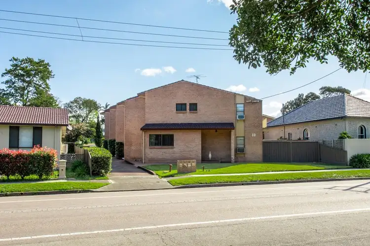 Main view of Homely unit listing, 2/33 Howe Street, Lambton NSW 2299