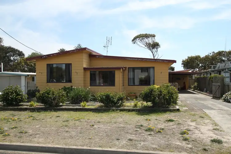9 Hawke Street, Tuncurry NSW 2428