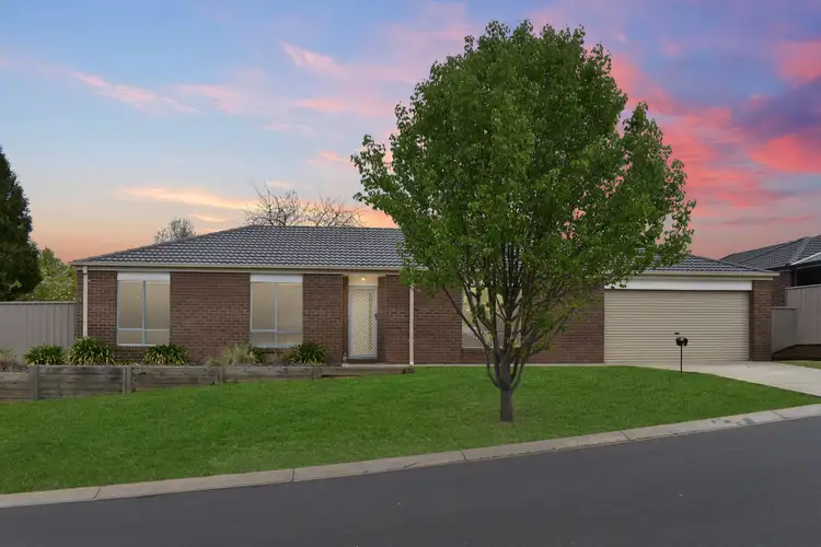 1 Orchard Grove, Beechworth VIC 3747