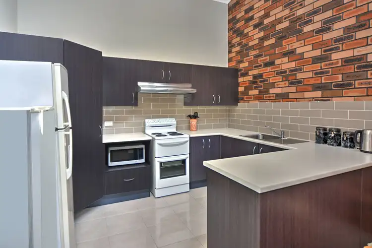 2/49 Brinawarr Street, Bomaderry NSW 2541