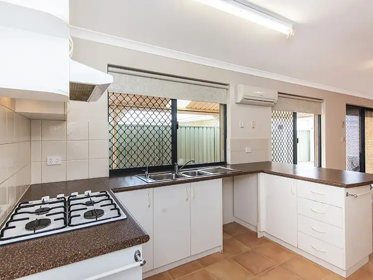 Fifth view of Homely villa listing, 4/262 High Road, Riverton WA 6148