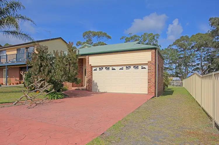 38 Ellmoos Ave, Sussex Inlet NSW 2540