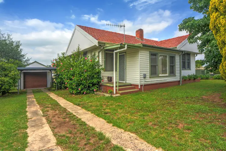 10 Dalwah Street, Bomaderry NSW 2541