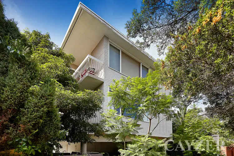 2/14 Deakin Street, St Kilda West VIC 3182