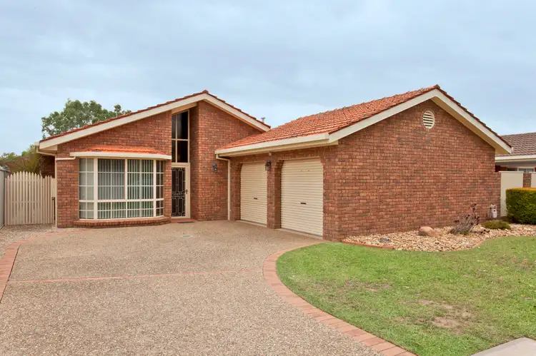 17 Condon Place, Lavington NSW 2641