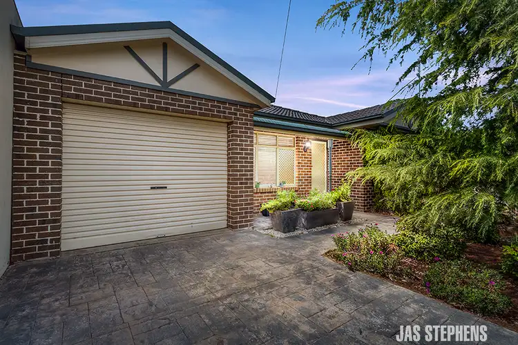 25 Henry Drive, Altona Meadows VIC 3028