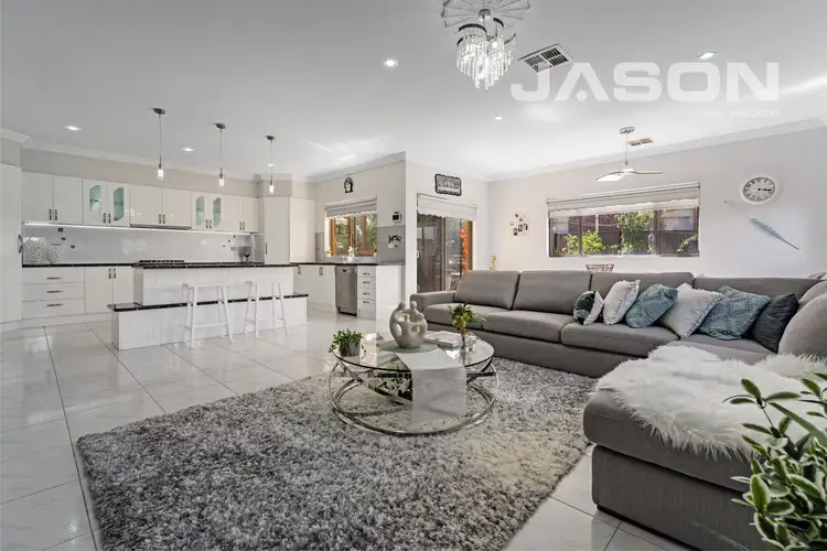 Second view of Homely house listing, 7 Pirianda Court (Greenvale Lakes), Greenvale VIC 3059