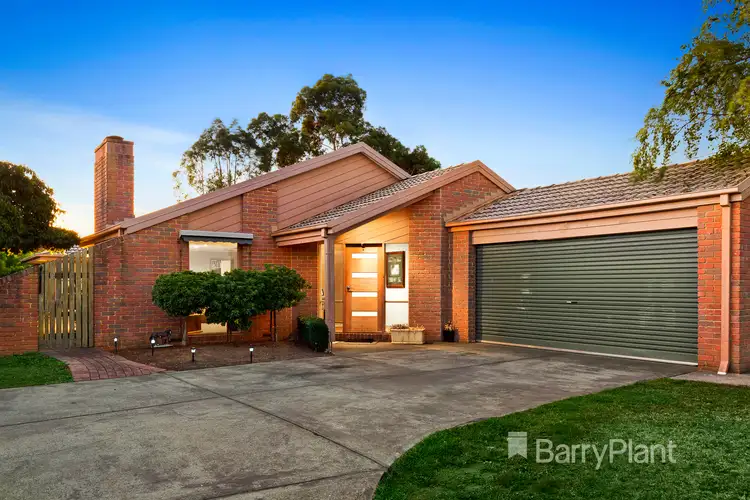 8 Cheriton Drive, Mooroolbark VIC 3138