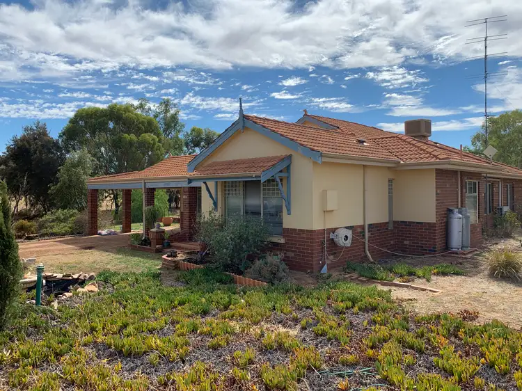 11 Hoops Road, York WA 6302