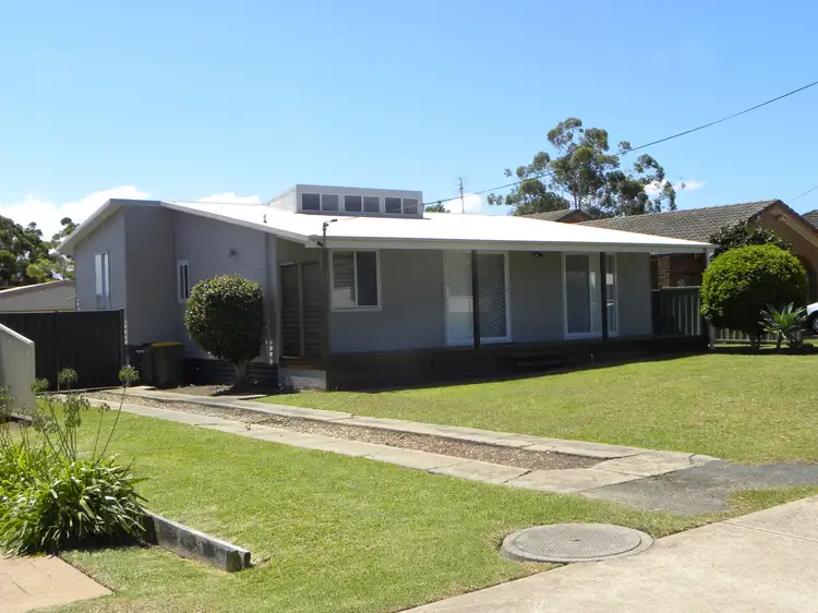 9 Lyons Rd