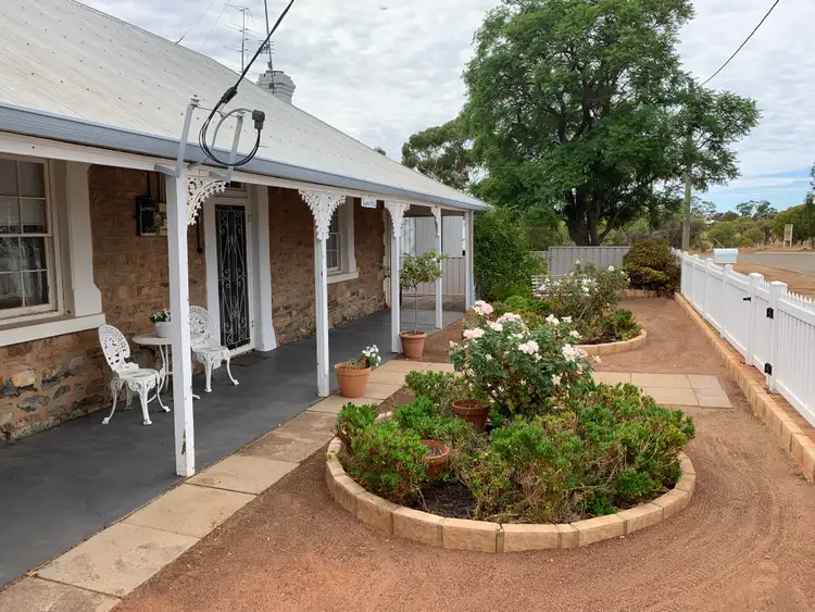 16 Dinsdale Street, York WA 6302