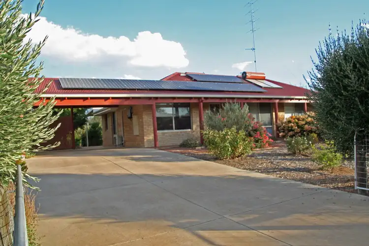 99 Osnaburg Rd, York WA 6302
