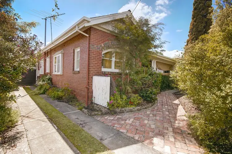 11 Stinton Avenue, Newtown VIC 3220
