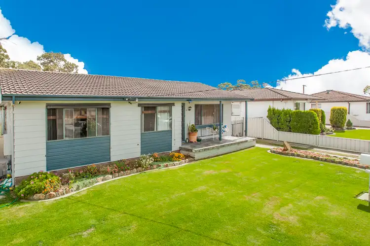 33 Burgess Parade, Tarro NSW 2322