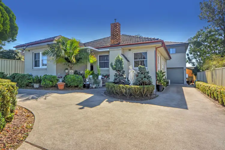 15 Cambewarra Road, Bomaderry NSW 2541