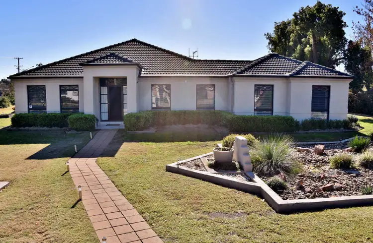 44 Montefiores Street, Wellington NSW 2820