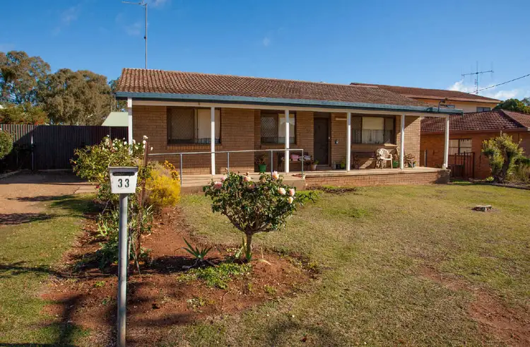 33 Marsh St, Wellington NSW 2820