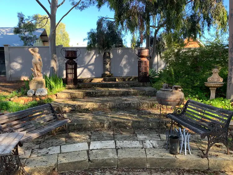 2 Christie Court, York WA 6302