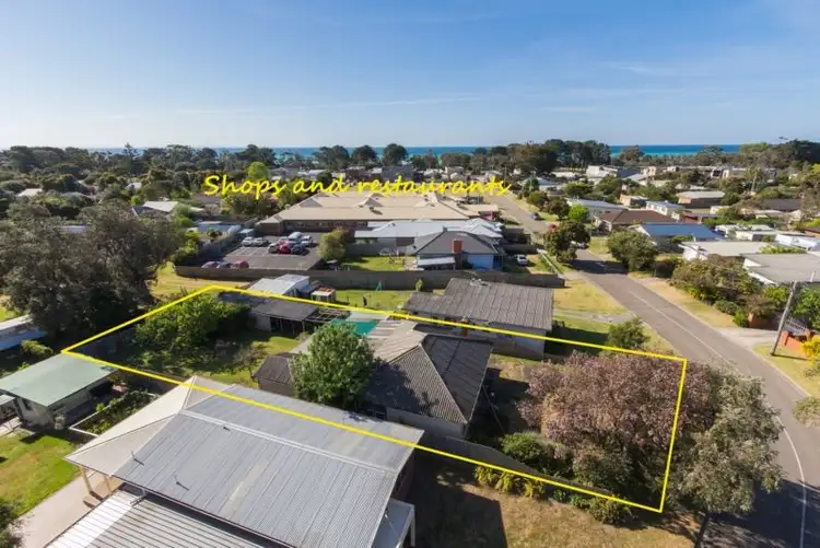 24 Capel Ave, Rosebud West VIC 3940