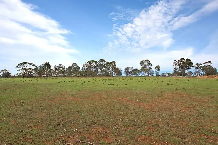 2 Thompsons Road, Keilor VIC 3036