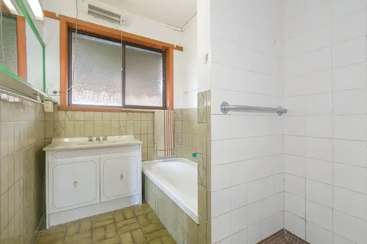 Fifth view of Homely house listing, 24 Ivanhoe Street, Wendouree VIC 3355