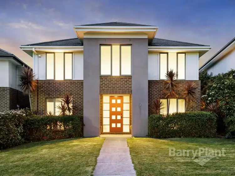 18 Brockhoff Drive, Burwood VIC 3125