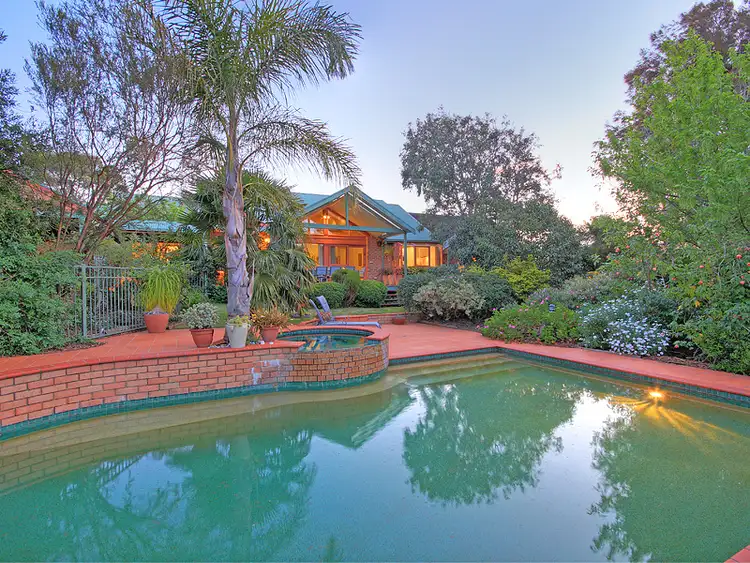 28 Appleberry Close, Knoxfield VIC 3180