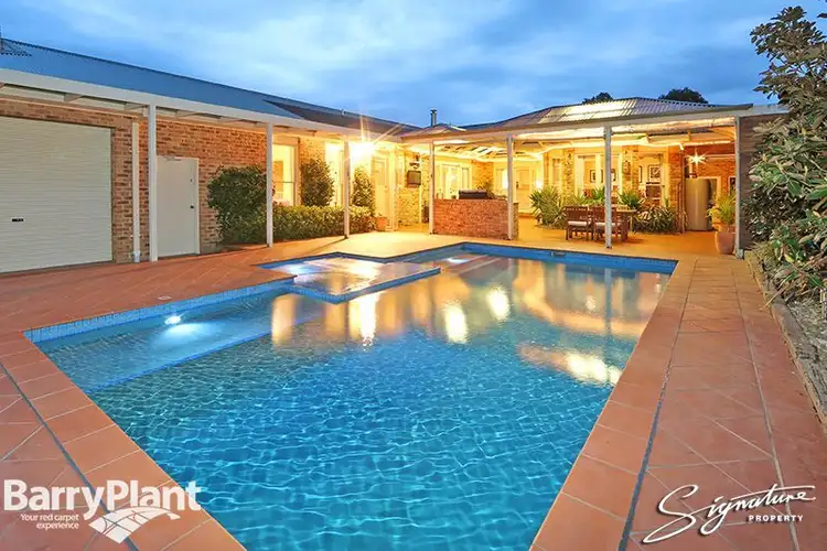 2 Claremont Way, Lysterfield VIC 3156